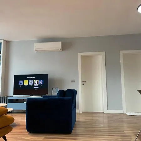 Luxurious - 120m2, Best Location & Sea View غوليم